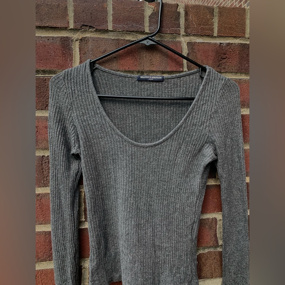BRANDY MELVILLE grey long sleeve